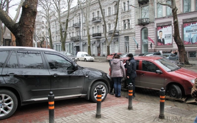 В центре Одессы патрульные оштрафовали автохама (ФОТО) Фото № 3 В центре Одессы патрульные оштрафовали автохама (ФОТО) Фото № 3