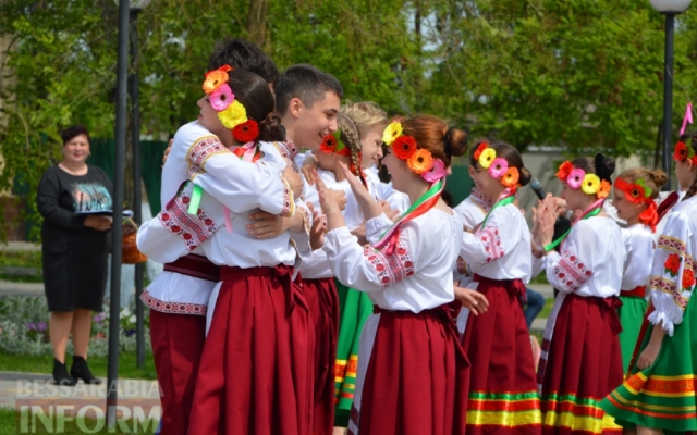На юге Одесчины устроили масштабную битву пасхальными яйцами (ФОТО) Фото № 3 На юге Одесчины устроили масштабную битву пасхальными яйцами (ФОТО) Фото № 3