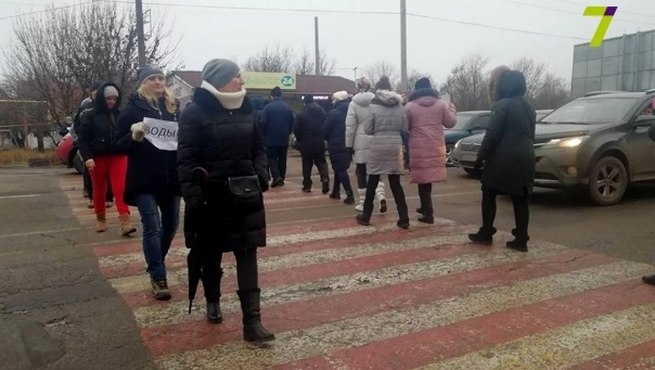 Из-за отсутствия воды горожане перекрывали дорогу Фото № 0 Из-за отсутствия воды горожане перекрывали дорогу Фото № 0