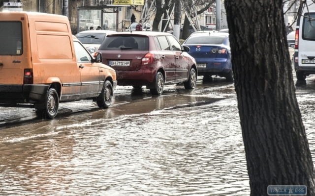 Некоторые одесситы остались без воды из-за прорыва на Люстдорфской дороге Фото № 3 Некоторые одесситы остались без воды из-за прорыва на Люстдорфской дороге Фото № 3