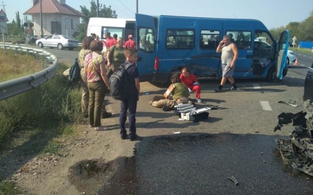 Под Одессой в ДТП угодила маршрутка (ФОТО) Фото № 2 Под Одессой в ДТП угодила маршрутка (ФОТО) Фото № 2