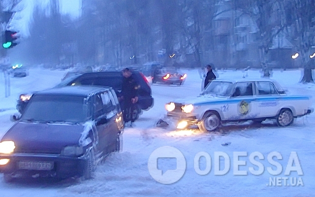 Серьёзная авария на Черёмушках: столкнулись два автомобиля Фото № 1 Серьёзная авария на Черёмушках: столкнулись два автомобиля Фото № 1