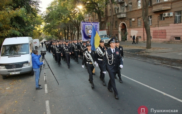 В Одессе маршировали будущие полицейские (ФОТО, ВИДЕО) Фото № 4 В Одессе маршировали будущие полицейские (ФОТО, ВИДЕО) Фото № 4