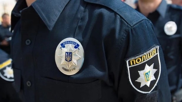 Ревнивая жена полицейского устроила семейные разборки на избирательном участке Фото № 0 Ревнивая жена полицейского устроила семейные разборки на избирательном участке Фото № 0