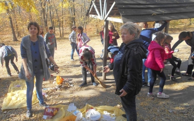 Школьники из Березовки навели порядок в местном лесу (ФОТО) Фото № 9 Школьники из Березовки навели порядок в местном лесу (ФОТО) Фото № 9