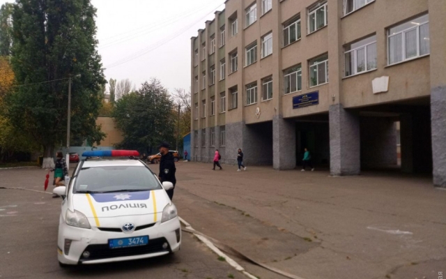 На Школьном аэродроме горела старая столовая (ФОТО, ВИДЕО) Фото № 1 На Школьном аэродроме горела старая столовая (ФОТО, ВИДЕО) Фото № 1