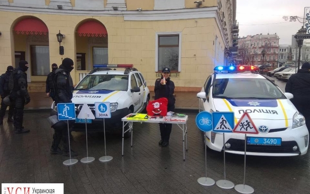 В Одессе рождественский патруль раздаёт сладости Фото № 2 В Одессе рождественский патруль раздаёт сладости Фото № 2