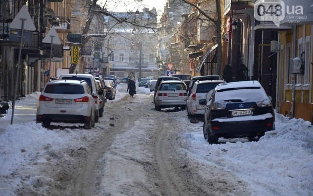 В Одессе не справляются с уборкой снега на улицах Фото № 7 В Одессе не справляются с уборкой снега на улицах Фото № 7