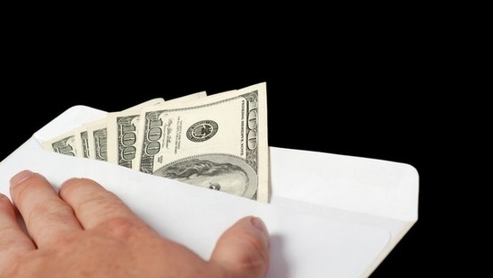Одессит пытался дать $1000 полицейскому за возвращение водительских прав Фото № 0 Одессит пытался дать $1000 полицейскому за возвращение водительских прав Фото № 0