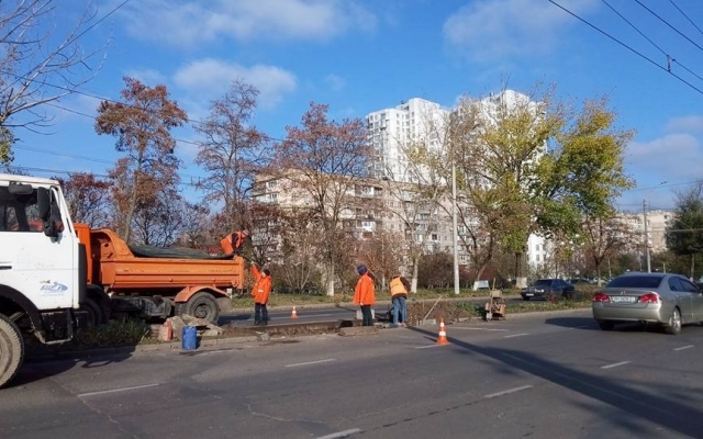 На Глушко вместо клумбы будет разворот на встречную полосу (ФОТО) Фото № 0 На Глушко вместо клумбы будет разворот на встречную полосу (ФОТО) Фото № 0