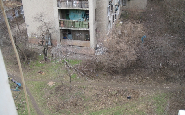 Под многоэтажкой в Одессе устроили свалку (ФОТО) Фото № 2 Под многоэтажкой в Одессе устроили свалку (ФОТО) Фото № 2