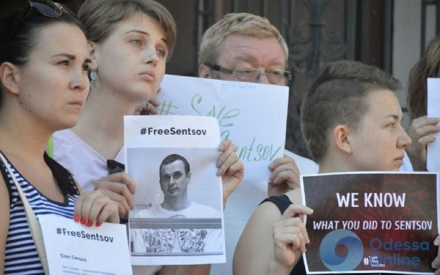«Свободу узникам Кремля»: в Одессе митинговали в поддержку украинских политзаключённых Фото № 0 «Свободу узникам Кремля»: в Одессе митинговали в поддержку украинских политзаключённых Фото № 0