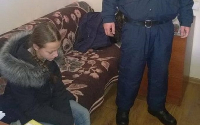 В Одесской области полицейские вернули сбежавшую дочь родителям Фото № 0 В Одесской области полицейские вернули сбежавшую дочь родителям Фото № 0