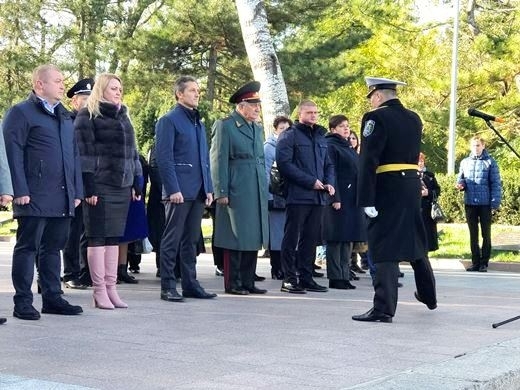 Возле Памятника Неизвестному матросу в торжественной обстановке завершилась Вахта Памяти 2017 года Фото № 3 Возле Памятника Неизвестному матросу в торжественной обстановке завершилась Вахта Памяти 2017 года Фото № 3