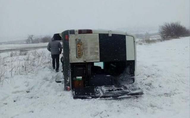 Под Одессой перевернулся автобус с пассажирами (ФОТО) Фото № 0 Под Одессой перевернулся автобус с пассажирами (ФОТО) Фото № 0