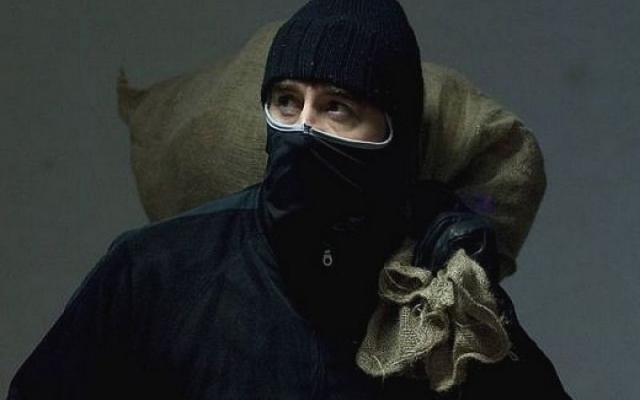Разбойное нападение на микроавтобус: на трассе люди в масках ограбили пассажиров Фото № 0 Разбойное нападение на микроавтобус: на трассе люди в масках ограбили пассажиров Фото № 0