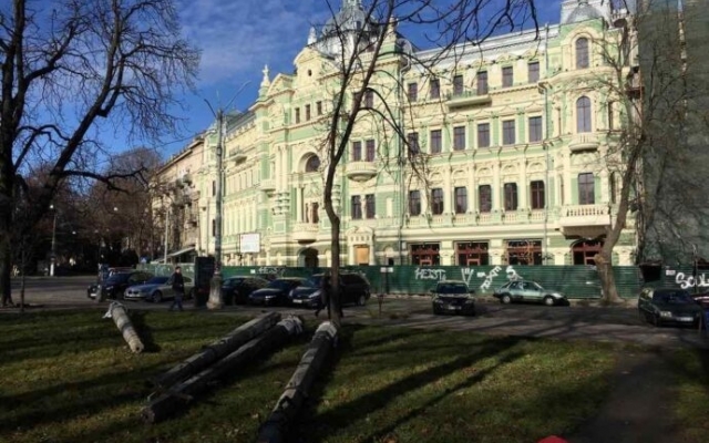 У дома Руссова снесли электроопоры, закрывавшие обзор Фото № 0 У дома Руссова снесли электроопоры, закрывавшие обзор Фото № 0