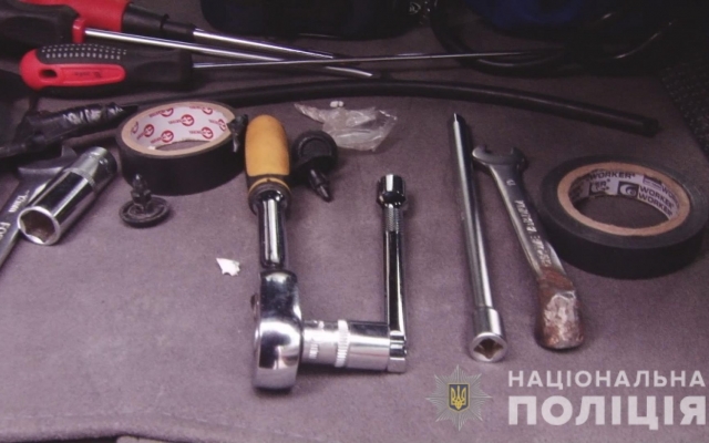 В Одессе два иностранца разбирали элитные автомобили (ФОТО, ВИДЕО) Фото № 2 В Одессе два иностранца разбирали элитные автомобили (ФОТО, ВИДЕО) Фото № 2