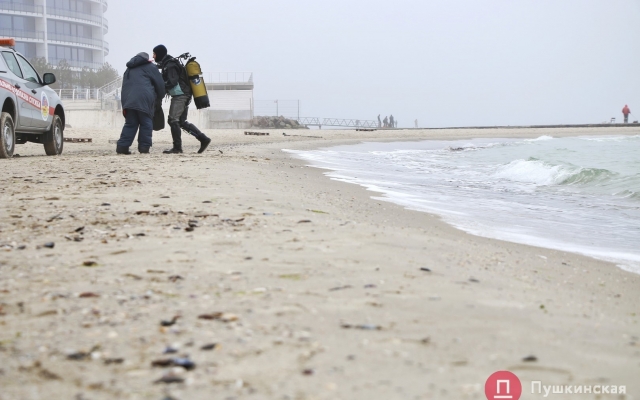 Водолазы принялись очищать дно на пляжах Одессы (ФОТО, ВИДЕО) Фото № 1 Водолазы принялись очищать дно на пляжах Одессы (ФОТО, ВИДЕО) Фото № 1
