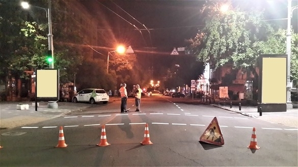 На еще одной одесской улице появились дорожные разметки с предупреждающими надписями Фото № 2 На еще одной одесской улице появились дорожные разметки с предупреждающими надписями Фото № 2