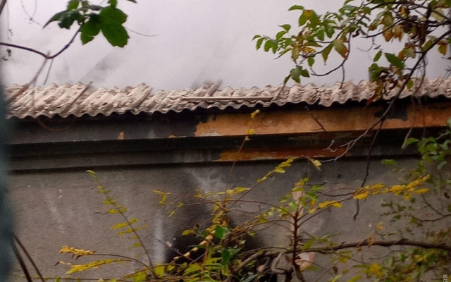 На Школьном аэродроме горела старая столовая (ФОТО, ВИДЕО) Фото № 4 На Школьном аэродроме горела старая столовая (ФОТО, ВИДЕО) Фото № 4