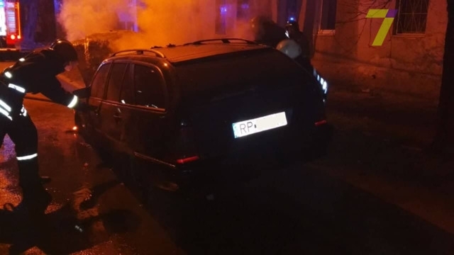 В Одессе сгорел автомобиль на еврономерах Фото № 0 В Одессе сгорел автомобиль на еврономерах Фото № 0