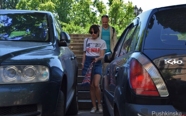 Как автохамы одну из одесских достопримечательностей облюбовали (ФОТО) Фото № 4 Как автохамы одну из одесских достопримечательностей облюбовали (ФОТО) Фото № 4