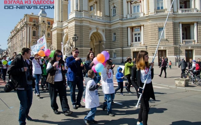 Одесситы прошли маршем по улицам города: пускали пузыри Фото № 1 Одесситы прошли маршем по улицам города: пускали пузыри Фото № 1