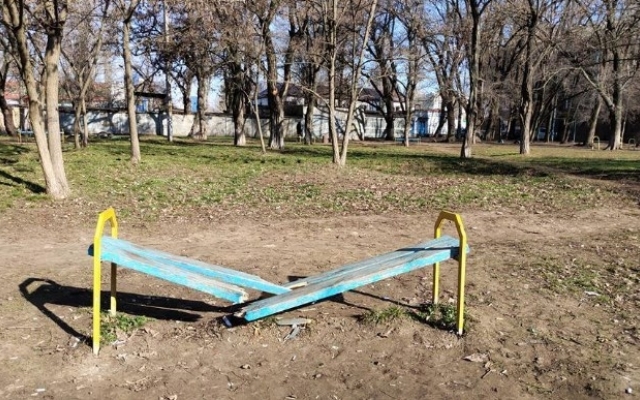 Детские площадки в Одессе оставляют желать лучшего (ФОТО) Фото № 2 Детские площадки в Одессе оставляют желать лучшего (ФОТО) Фото № 2