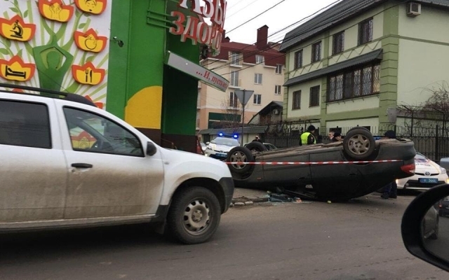 Полиция рассказала, кем оказался задержанный мужчина, который вчера перевернулся на Mazda Фото № 0 Полиция рассказала, кем оказался задержанный мужчина, который вчера перевернулся на Mazda Фото № 0