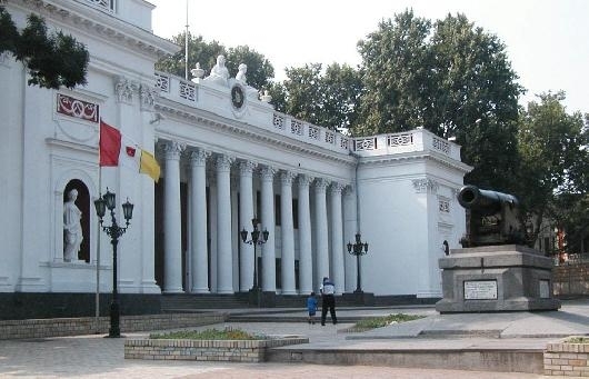Горсовет чистит одесские улицы от строительного мусора Фото № 0 Горсовет чистит одесские улицы от строительного мусора Фото № 0