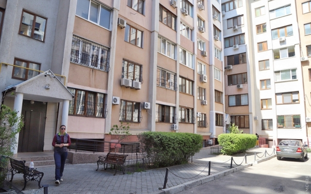 В Одессе на Палубной в одной квартире прописано 203 избирателя, на Пастера — больше 400, а в Александровке — за 700 Фото № 0 В Одессе на Палубной в одной квартире прописано 203 избирателя, на Пастера — больше 400, а в Александровке — за 700 Фото № 0