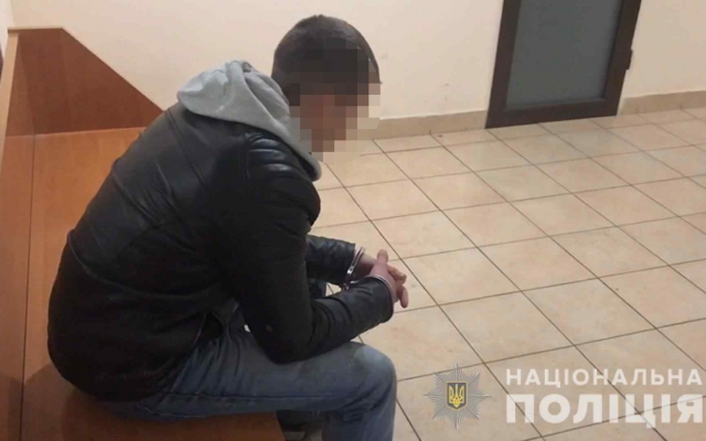 На Одесском побережье, угрожая пистолетом, юноша ограбил двух девушек Фото № 0 На Одесском побережье, угрожая пистолетом, юноша ограбил двух девушек Фото № 0