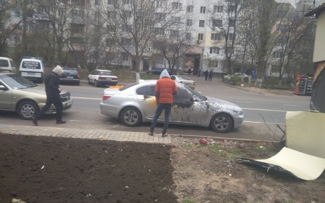На Бочарова сгорели торговый ларёк и автомобиль Фото № 3 На Бочарова сгорели торговый ларёк и автомобиль Фото № 3