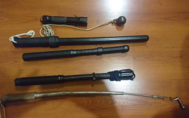 По городу одессит разъезжал на автомобиле с целым арсеналом оружия Фото № 8 По городу одессит разъезжал на автомобиле с целым арсеналом оружия Фото № 8