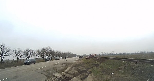 ДТП в Одесской области: автомобиль выбросило на железную дорогу (ФОТО, ВИДЕО) Фото № 0 ДТП в Одесской области: автомобиль выбросило на железную дорогу (ФОТО, ВИДЕО) Фото № 0