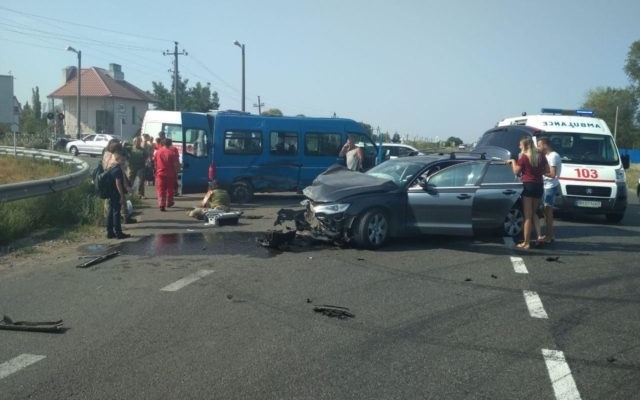 Под Одессой в ДТП угодила маршрутка (ФОТО) Фото № 1 Под Одессой в ДТП угодила маршрутка (ФОТО) Фото № 1