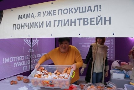 На Приморском бульваре начали празднование Хануки Фото № 3 На Приморском бульваре начали празднование Хануки Фото № 3