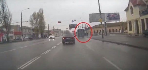 Одессит запечатлел лихачества маршрутчика (ВИДЕО) Фото № 0 Одессит запечатлел лихачества маршрутчика (ВИДЕО) Фото № 0
