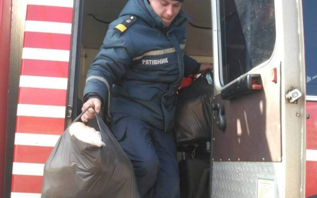 Из-за состояния дорог в Тарутинском районе продовольствие поставляют спасатели (ФОТО) Фото № 2 Из-за состояния дорог в Тарутинском районе продовольствие поставляют спасатели (ФОТО) Фото № 2