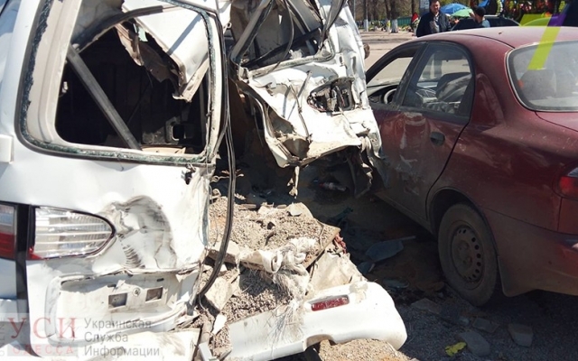 ДТП на Таирова: автомобиль разорвало на части (ФОТО) Фото № 2 ДТП на Таирова: автомобиль разорвало на части (ФОТО) Фото № 2