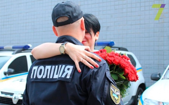 Спецназовец устроил любимой Спецназовец устроил любимой