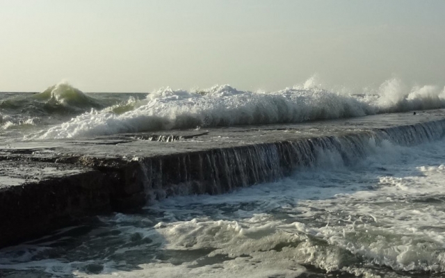 В Одессе туриста смыло водой в море Фото № 0 В Одессе туриста смыло водой в море Фото № 0