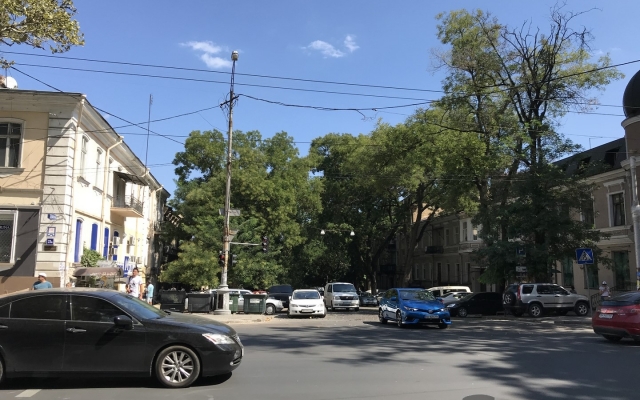 Светофор в центре Одессы регулирует не ту дорогу, которую должен (ФОТО) Фото № 1 Светофор в центре Одессы регулирует не ту дорогу, которую должен (ФОТО) Фото № 1