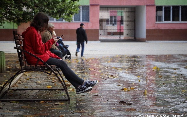 Из-за прорыва водопровода вода залила школьную территорию Фото № 1 Из-за прорыва водопровода вода залила школьную территорию Фото № 1