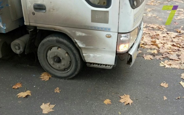Авария возле парка Горького, пострадала 6-летняя девочка Фото № 0 Авария возле парка Горького, пострадала 6-летняя девочка Фото № 0