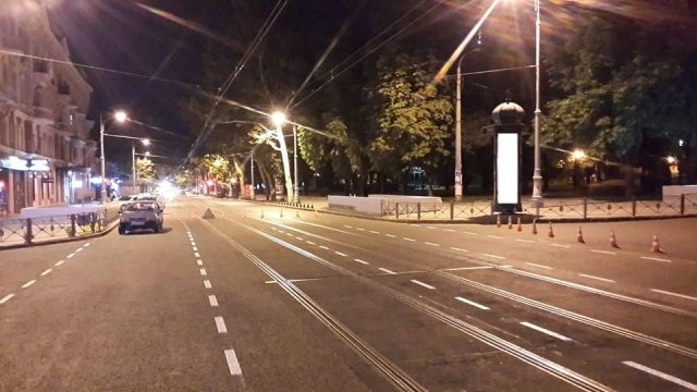 Одесса: коммунальщики нанесли разметку на ряд дорог Фото № 4 Одесса: коммунальщики нанесли разметку на ряд дорог Фото № 4