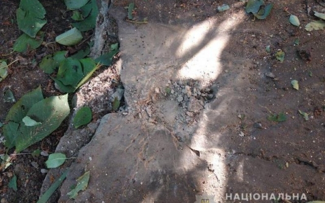 Во двор жилого дома в селе Граденицы бросили гранату (ФОТО) Фото № 2 Во двор жилого дома в селе Граденицы бросили гранату (ФОТО) Фото № 2