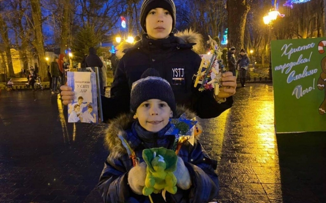 В городском саду провели рождественский семейный праздник Фото № 8 В городском саду провели рождественский семейный праздник Фото № 8