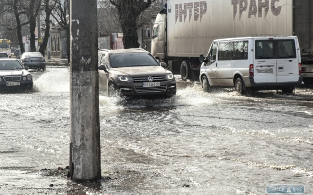 Некоторые одесситы остались без воды из-за прорыва на Люстдорфской дороге Фото № 0 Некоторые одесситы остались без воды из-за прорыва на Люстдорфской дороге Фото № 0